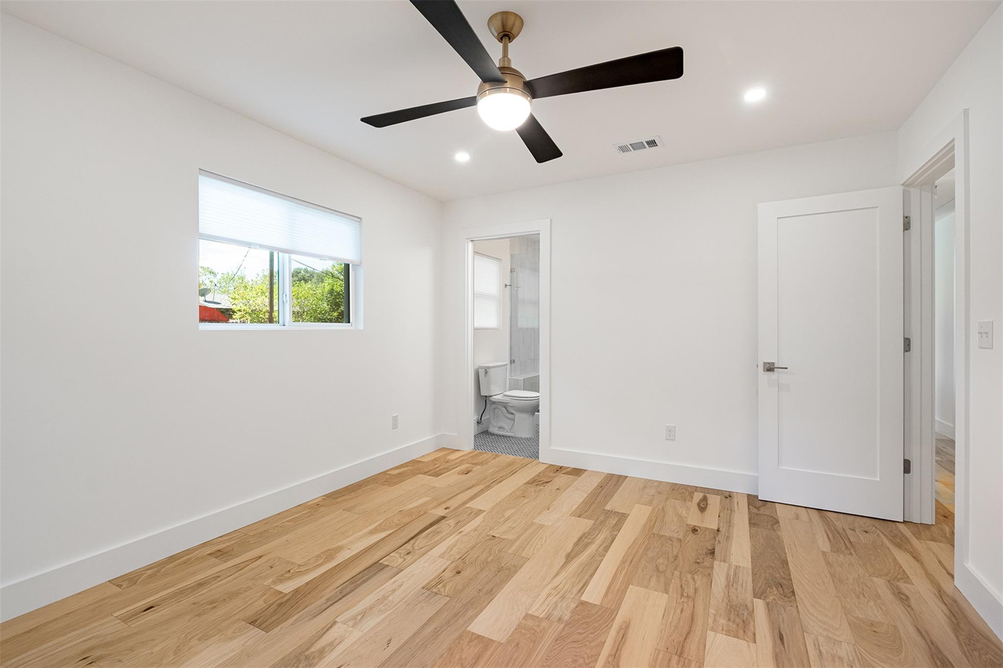 2001 Ohlen RD, Austin TX 78757