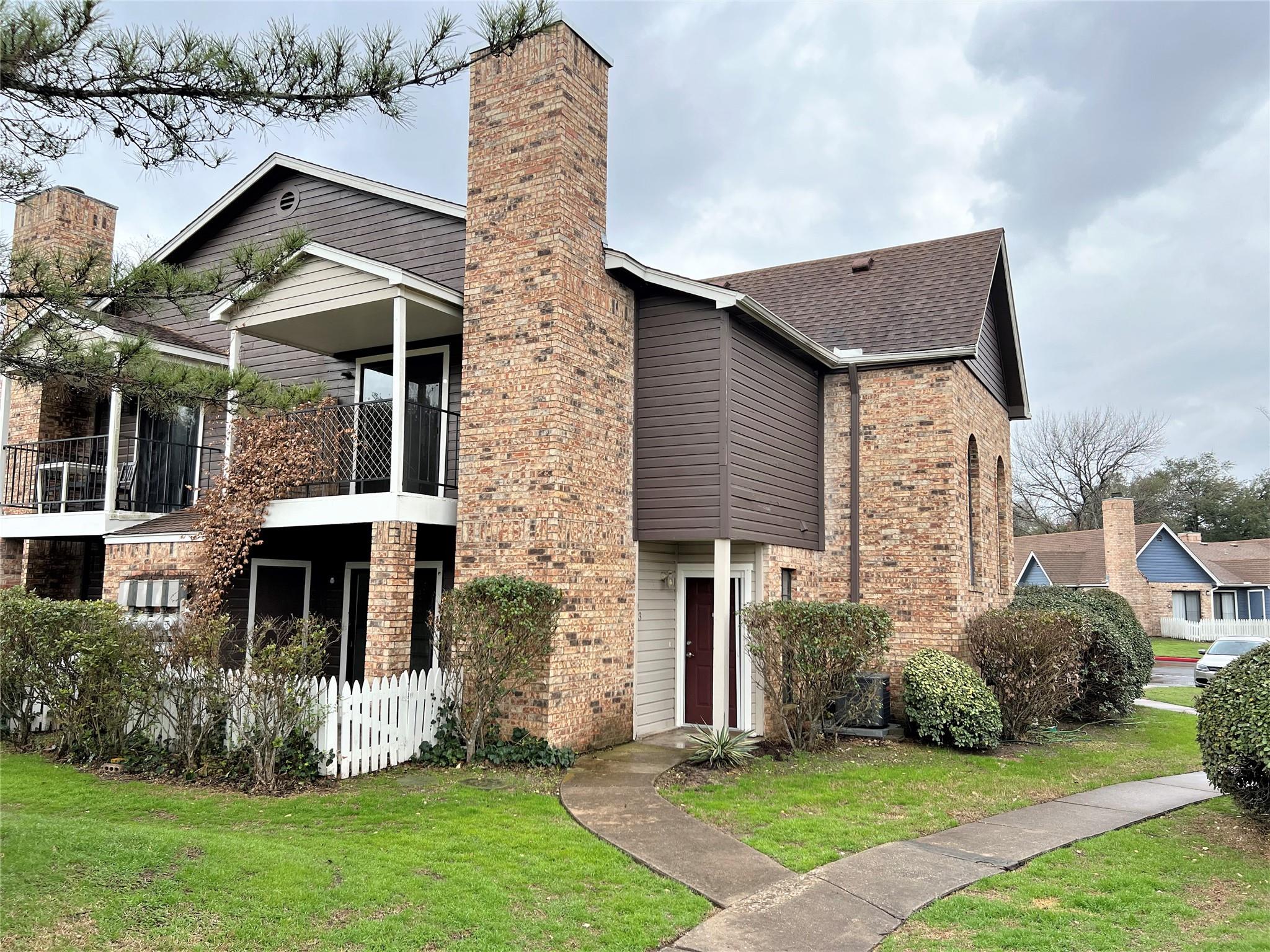 1601 Faro DR # 103, Austin TX 78741
