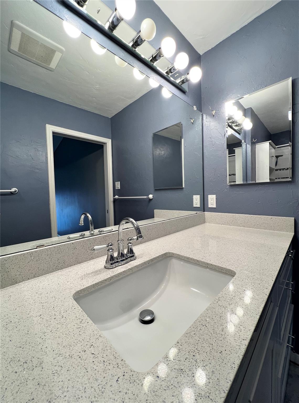 1601 Faro DR # 103, Austin TX 78741