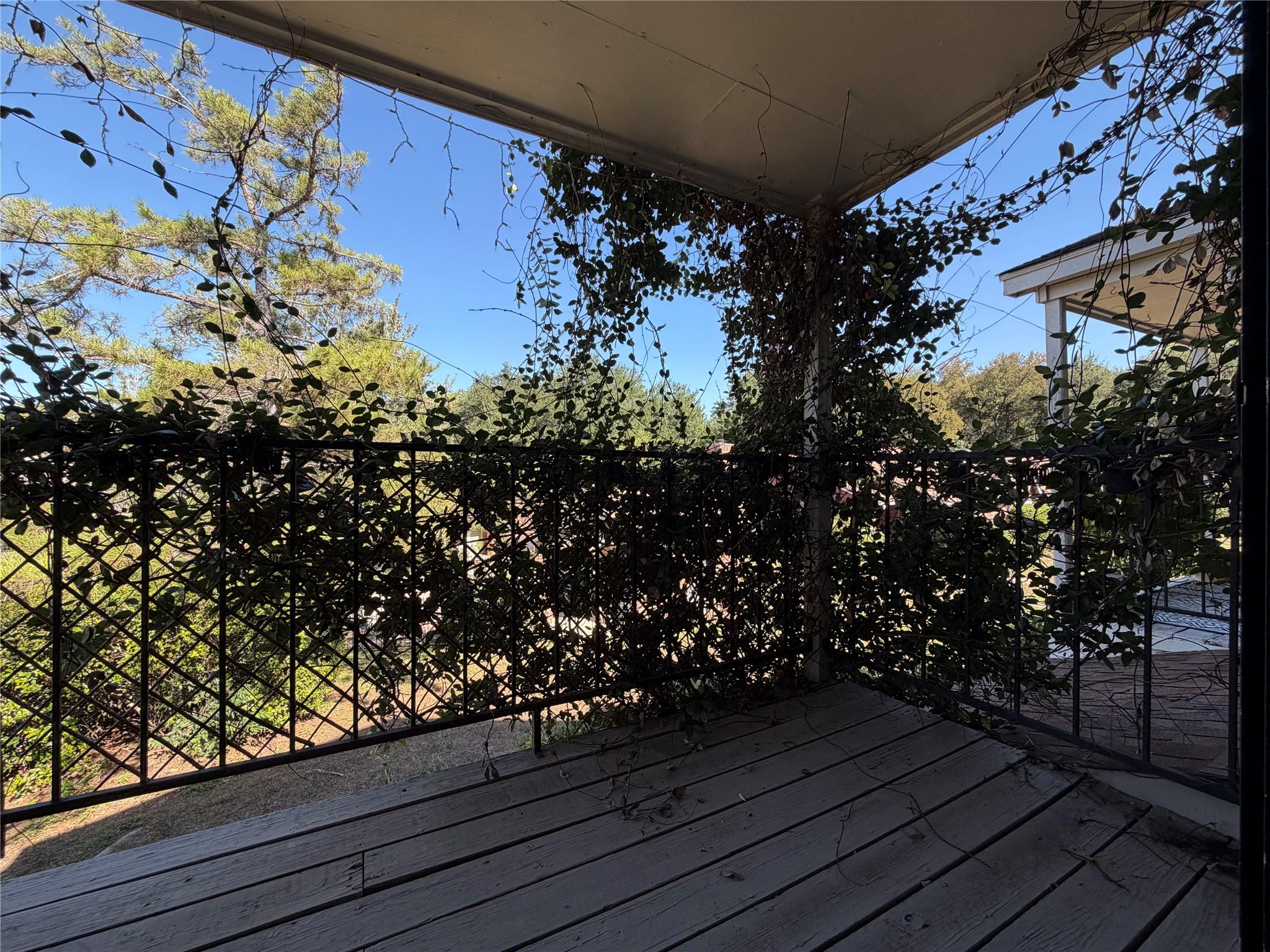 1601 Faro DR # 103, Austin TX 78741
