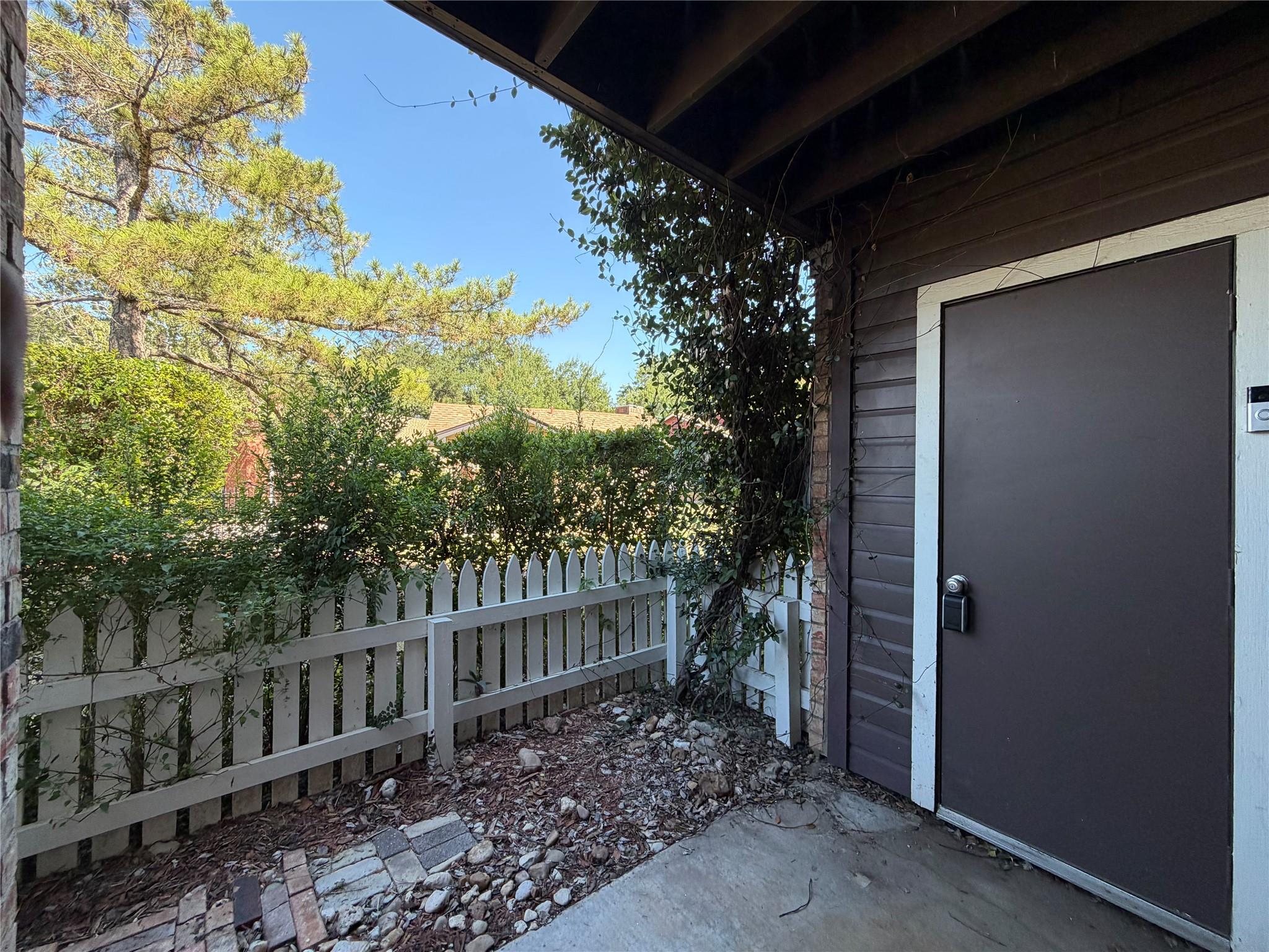 1601 Faro DR # 103, Austin TX 78741