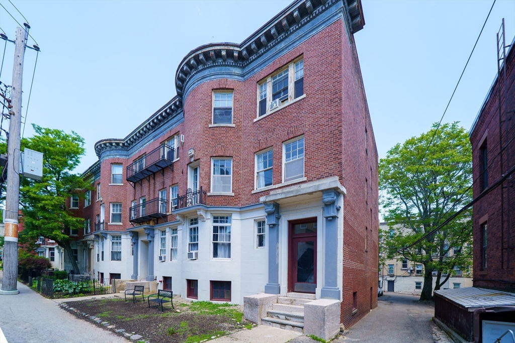 Strathmore Rd Boston