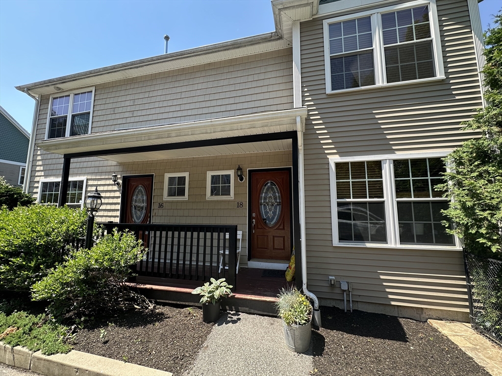 Grant St Natick