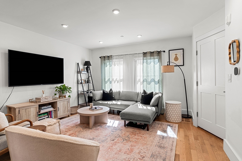 East Boston 2 beds 2 baths Boston - $3,400