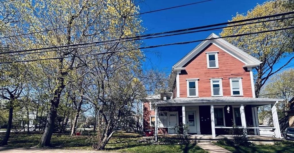 Middleborough 3 beds 1 baths - $2,850