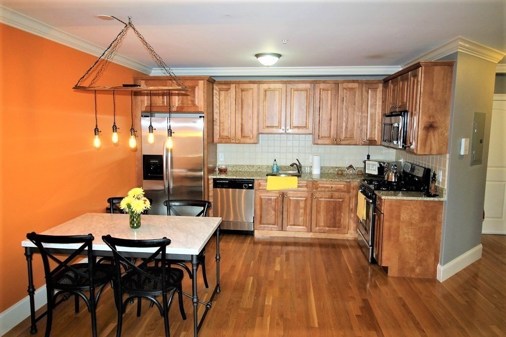 Waltham 2 beds 2 baths - $3,000