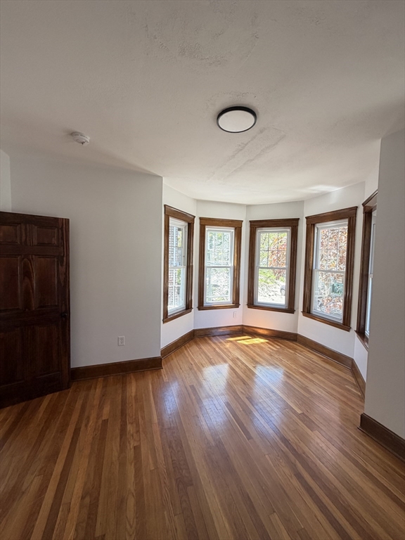 Lynn 4 beds 1 baths - $4,100