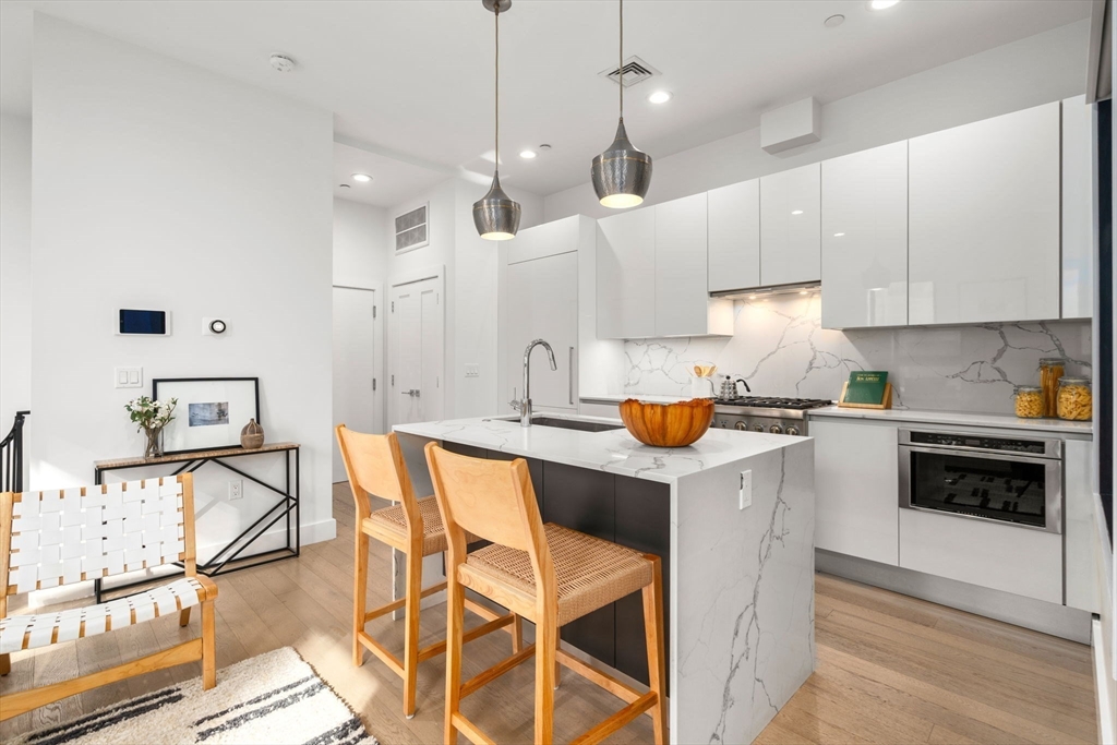 South Boston 2 beds 3 baths Boston - $4,800