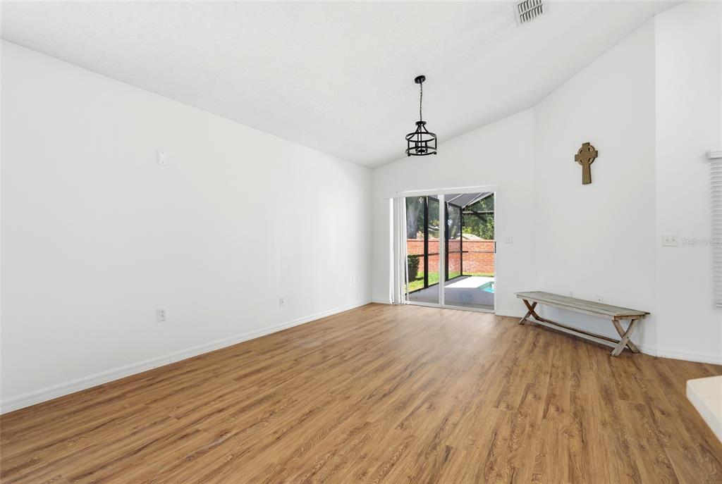 Photo 5 — 1500 Casterton Circle