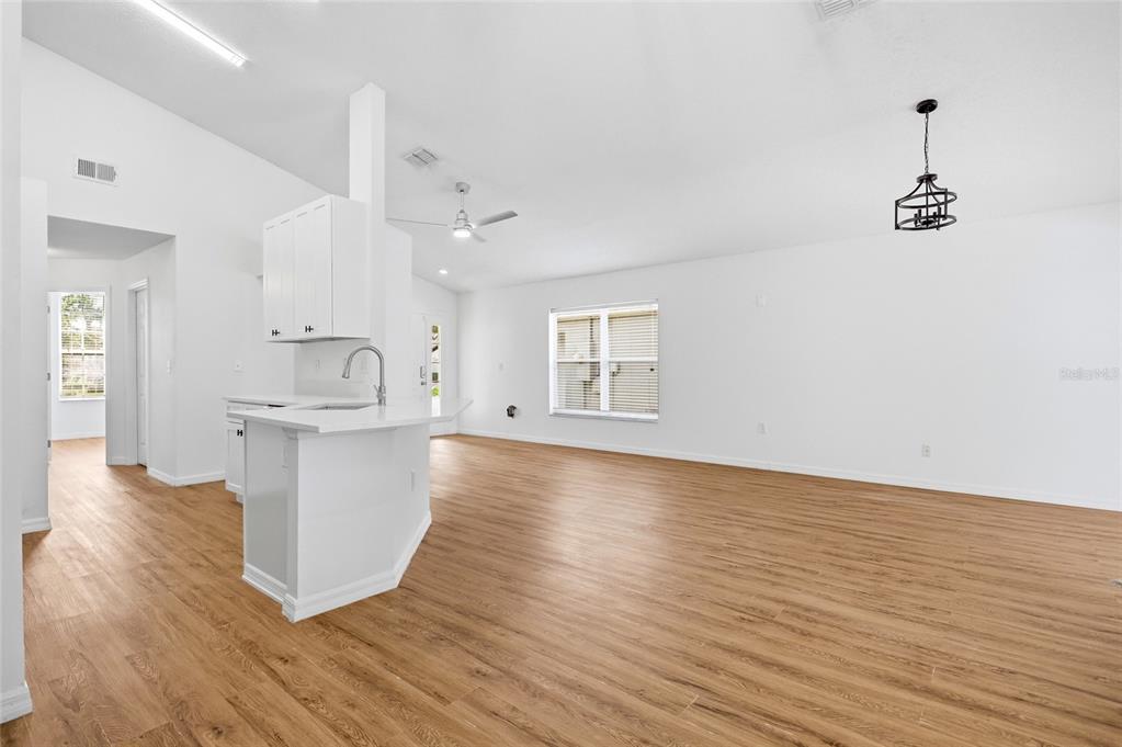 Photo 9 — 1500 Casterton Circle
