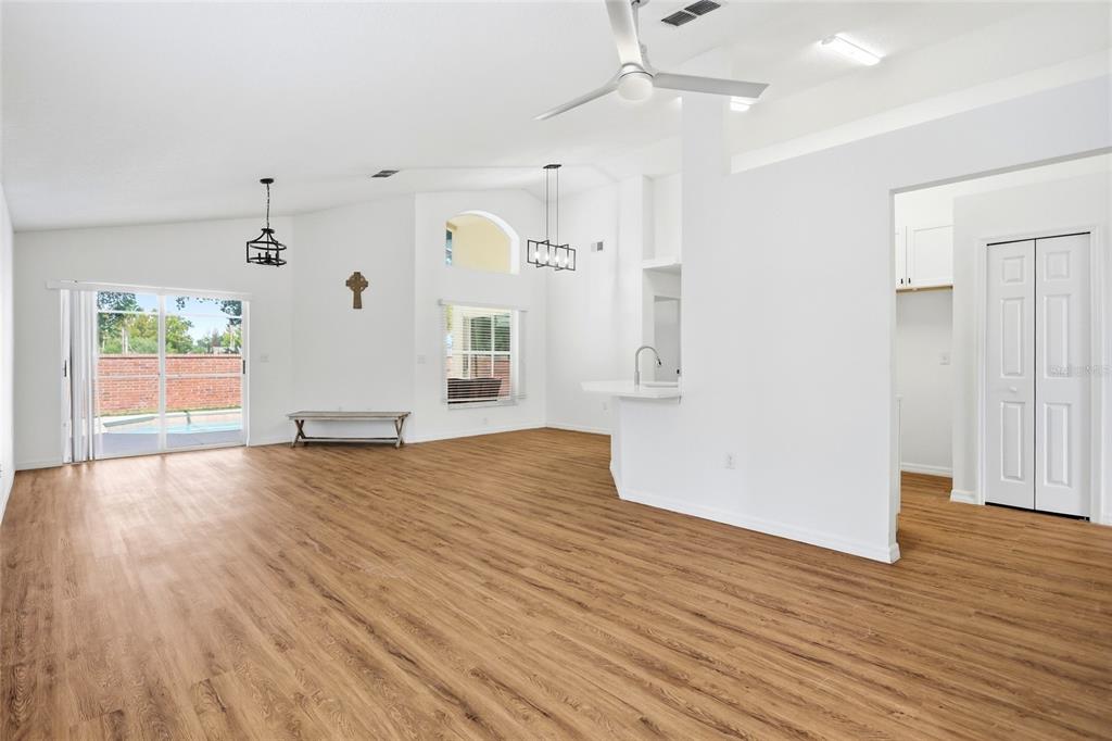 Photo 4 — 1500 Casterton Circle