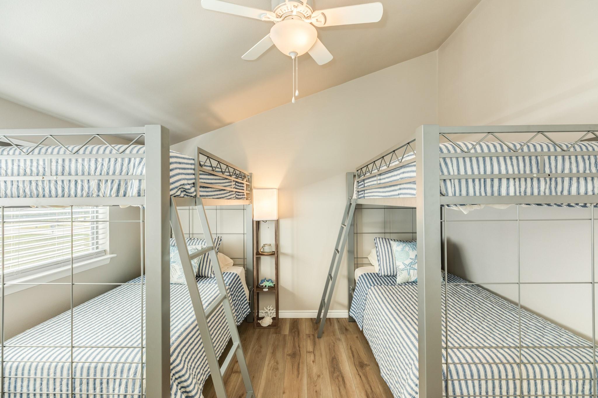 Bunk Room – Fun and functional bunk room with multiple sleeping spaces, ideal for accommodating guests.