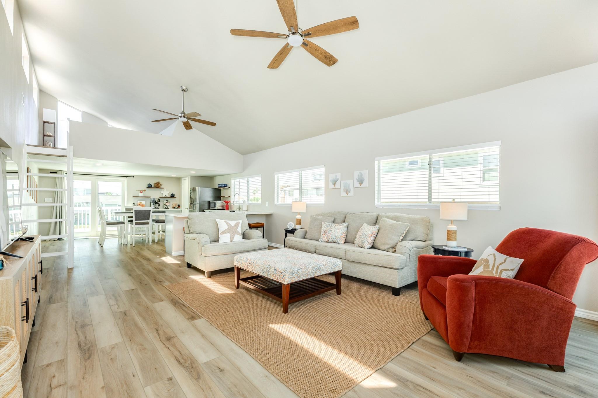 Open-Concept Living Area – Seamless flow between the living room, kitchen, and dining spaces, ideal for everyday living and entertaining.