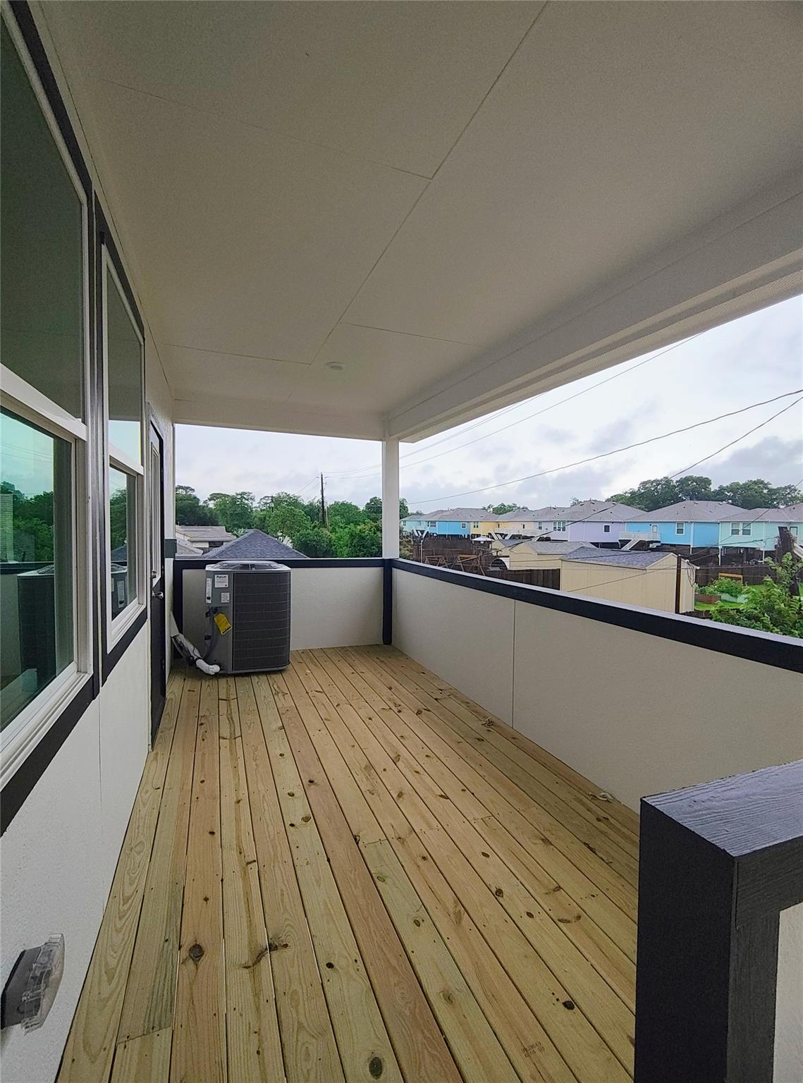 Nice balcony with endless breeze.