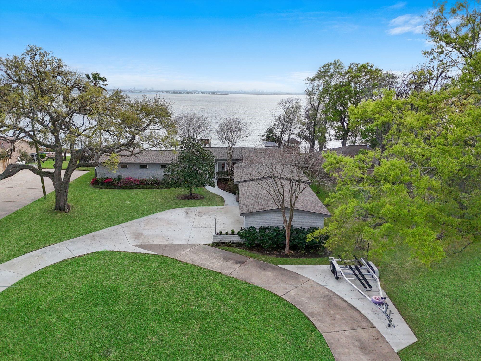 138 N. Burnett Drive