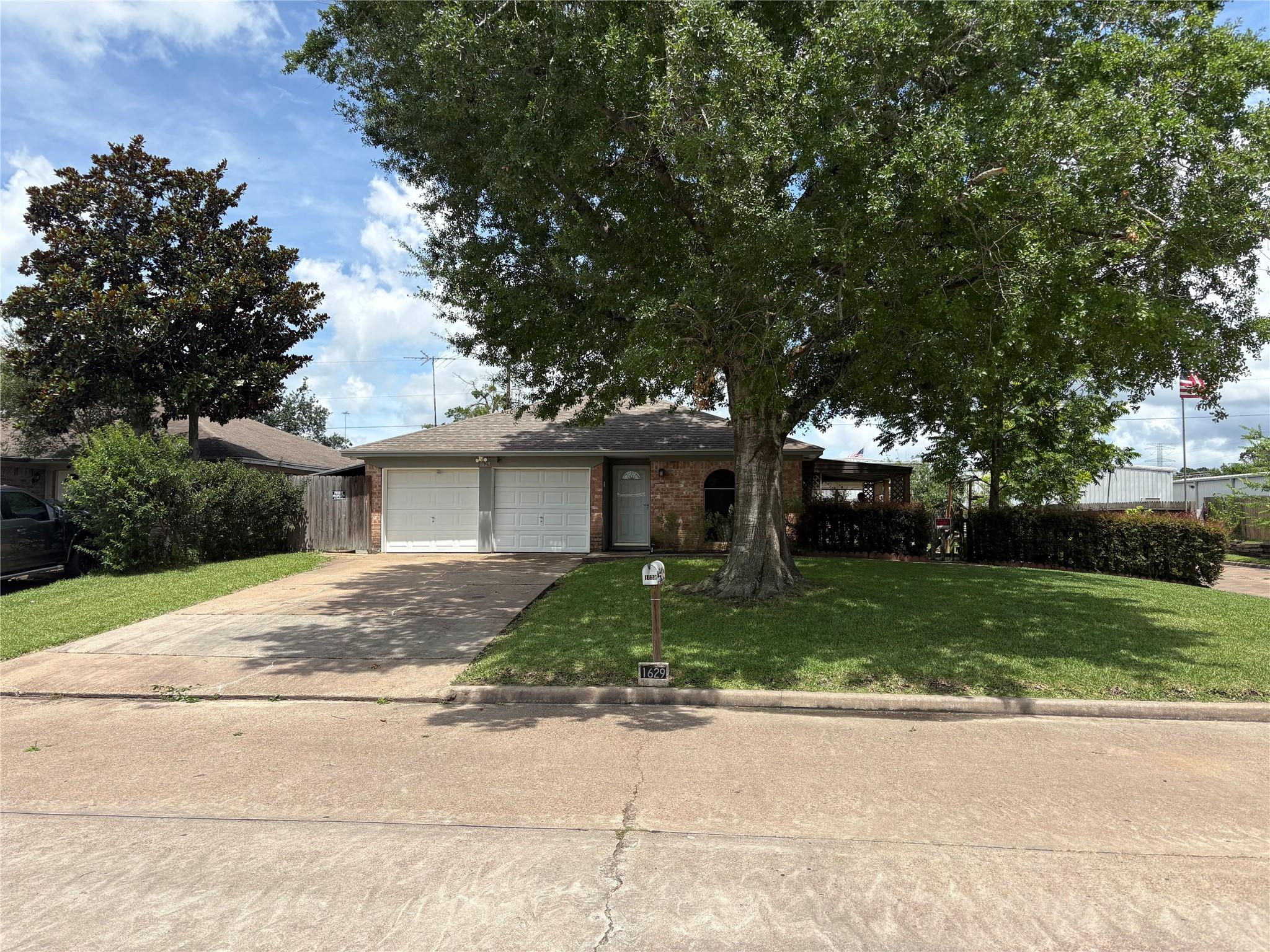 1629 Canary Circle