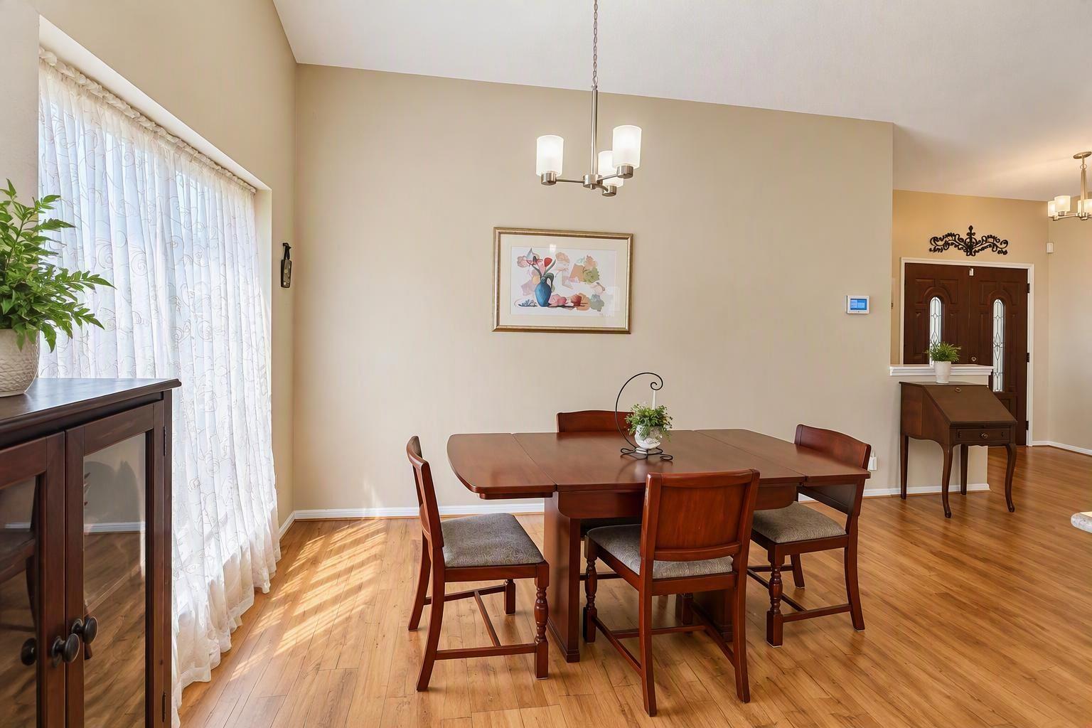 Dining is virtually staged