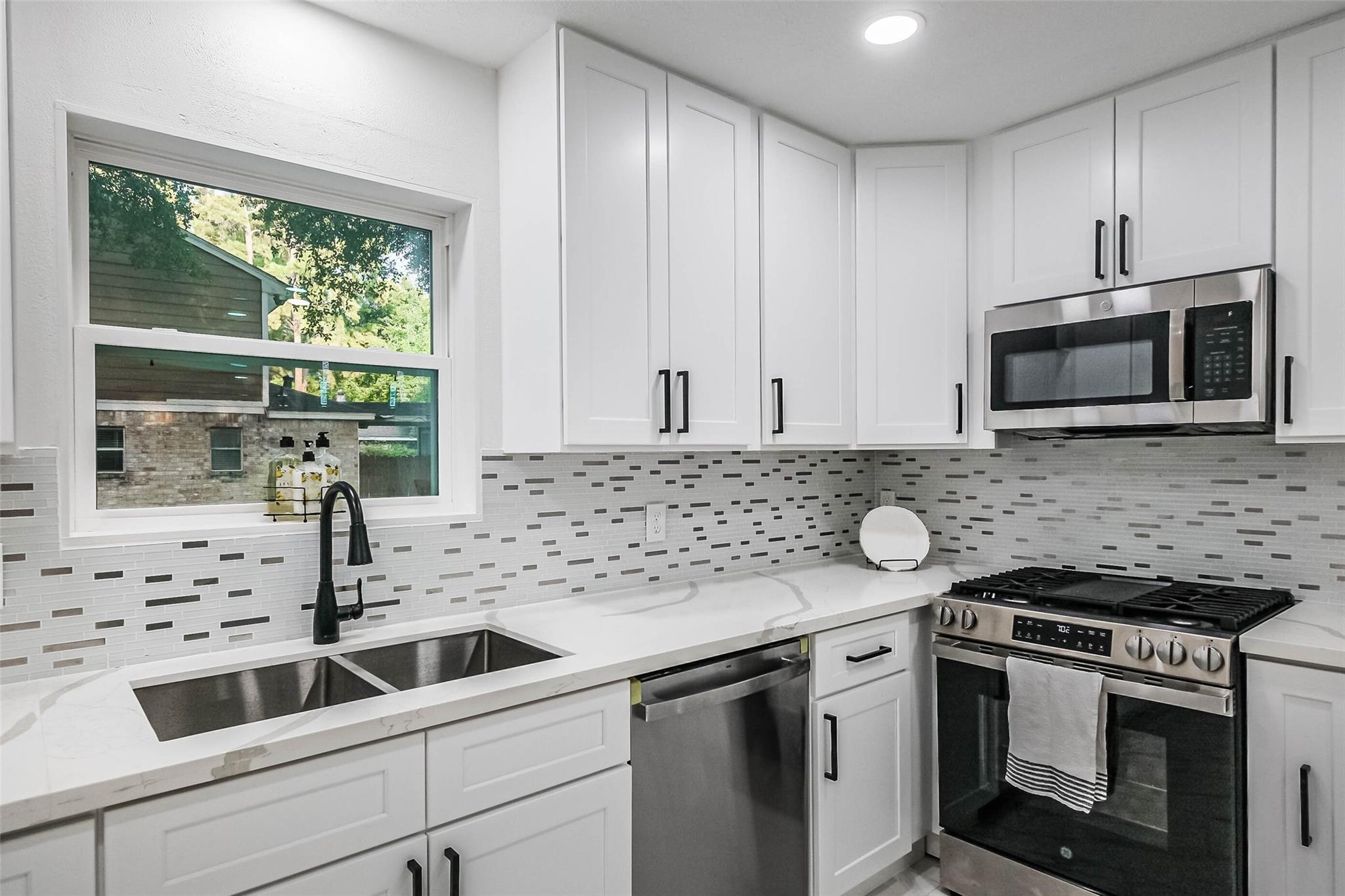 Enjoy brand new appliances.