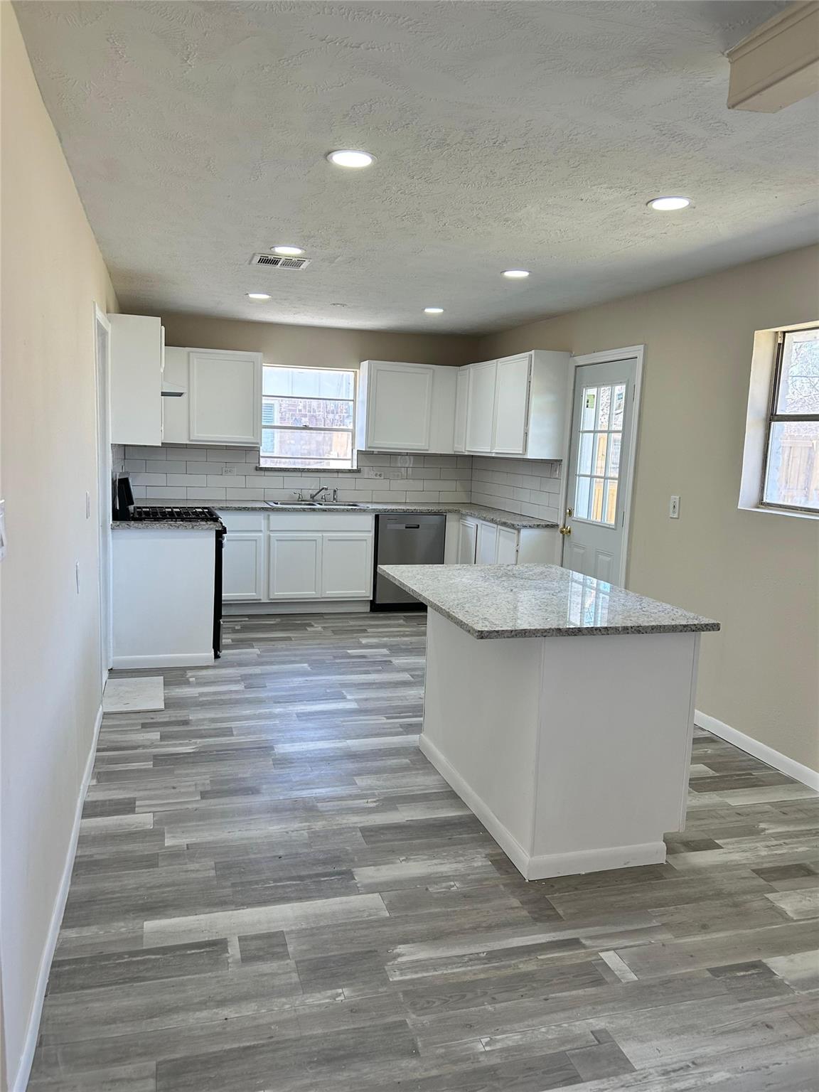 Photo 2 of Single family home for sale at 3822 Ebbtide Dr, Houston, TX 77045 | MLS# 7861387 | Listing updated on 2026-10-09