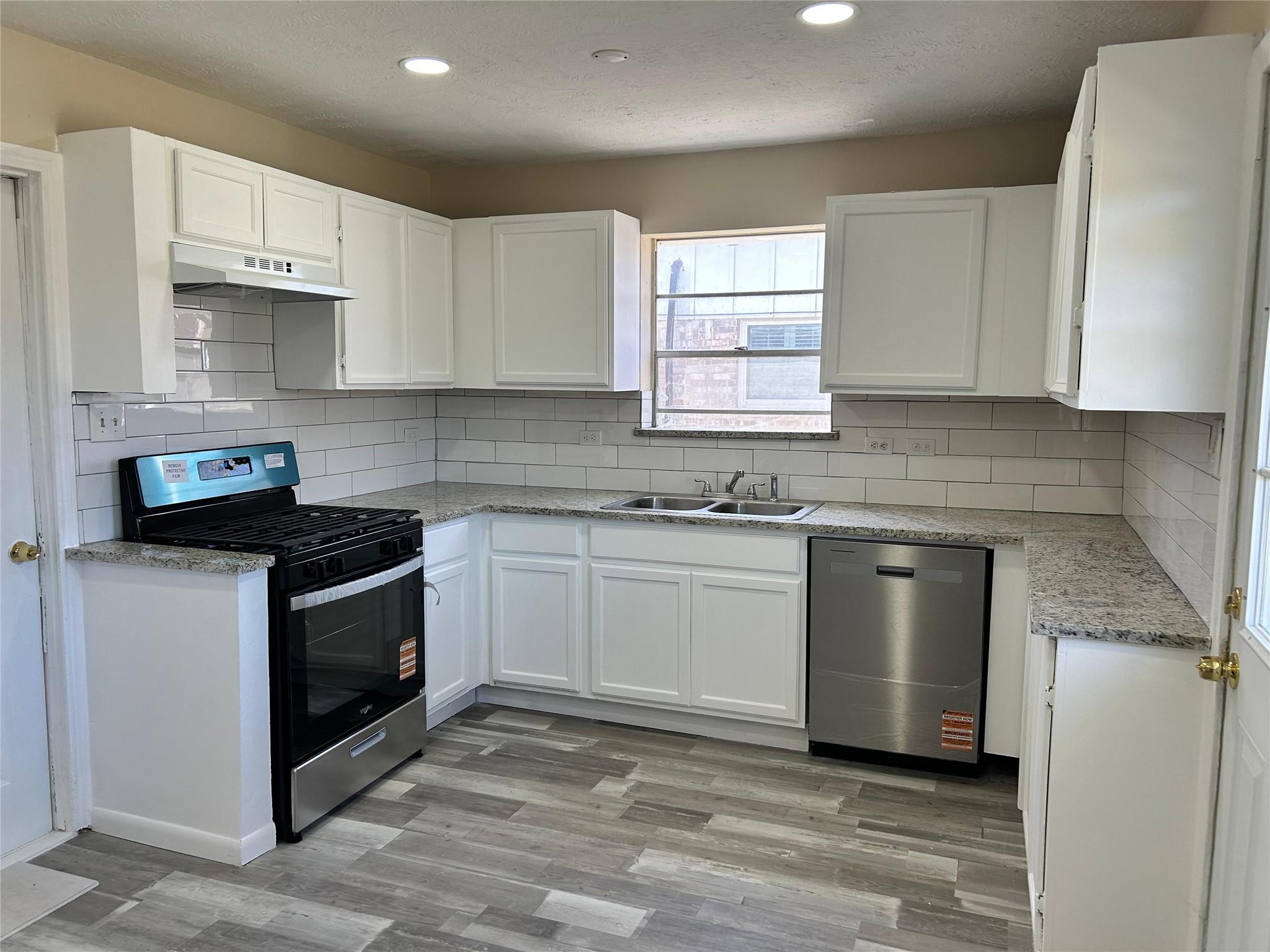 Photo 3 of Single family home for sale at 3822 Ebbtide Dr, Houston, TX 77045 | MLS# 7861387 | Listing updated on 2026-10-09