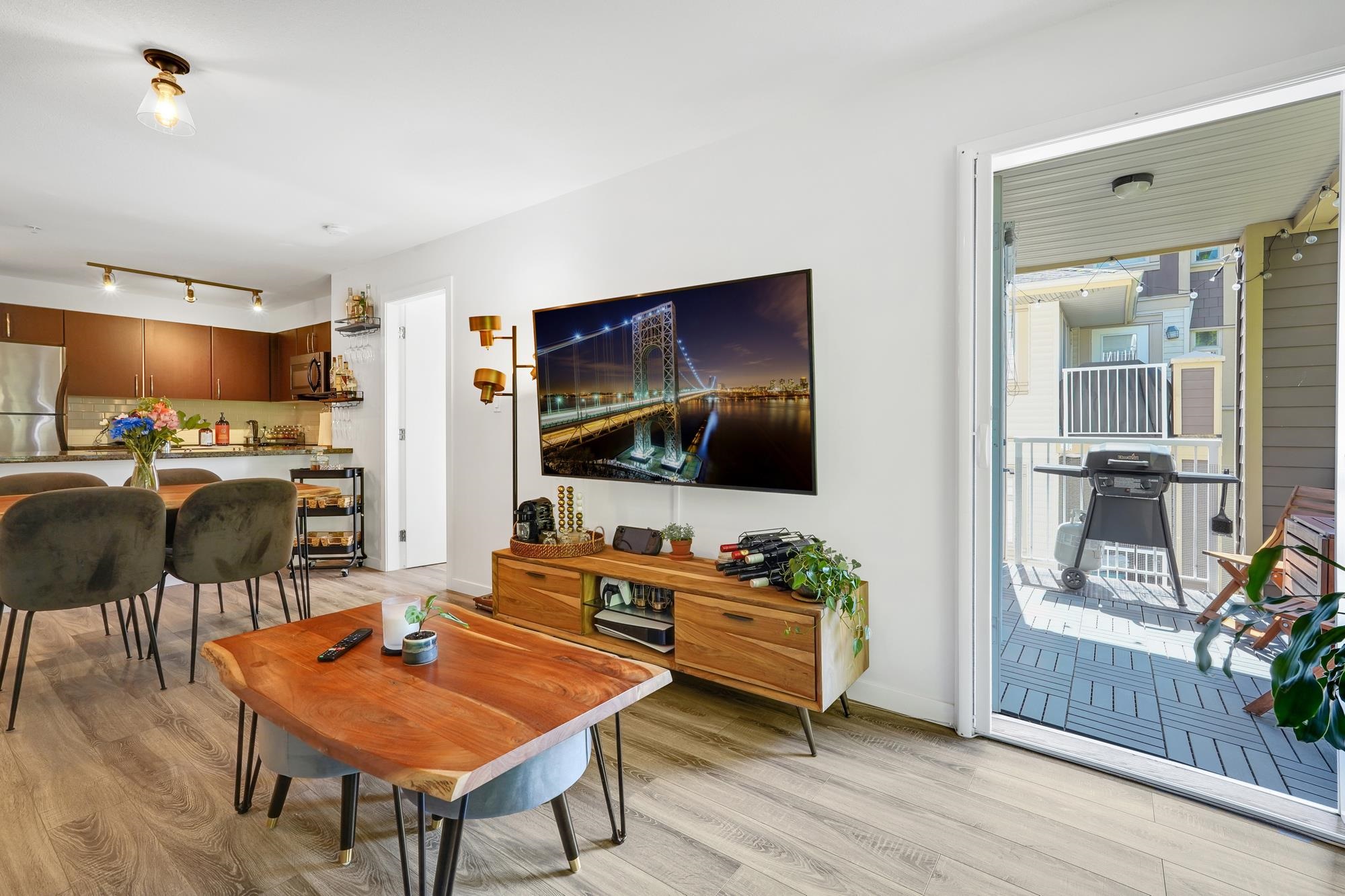#203 7337 Macpherson Avenue - 27