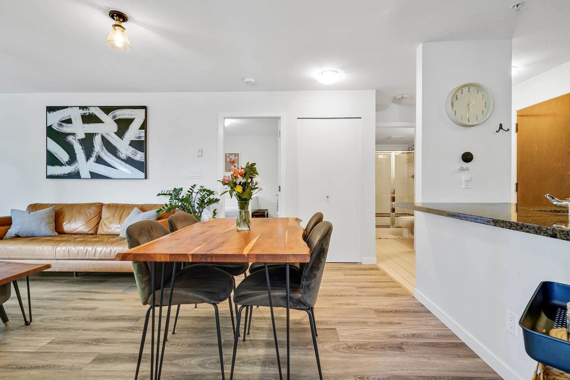 #203 7337 Macpherson Avenue - 16