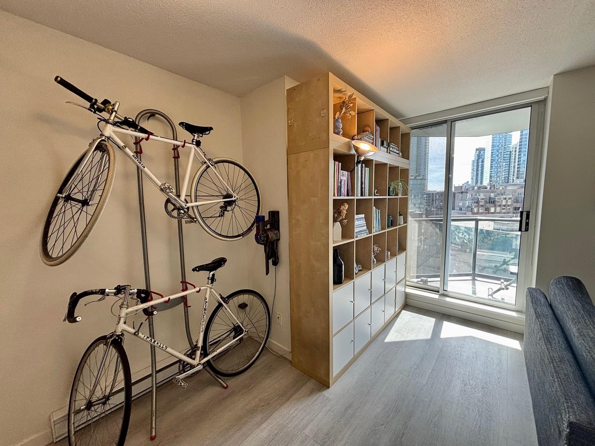 #809 1212 Howe Street - 6