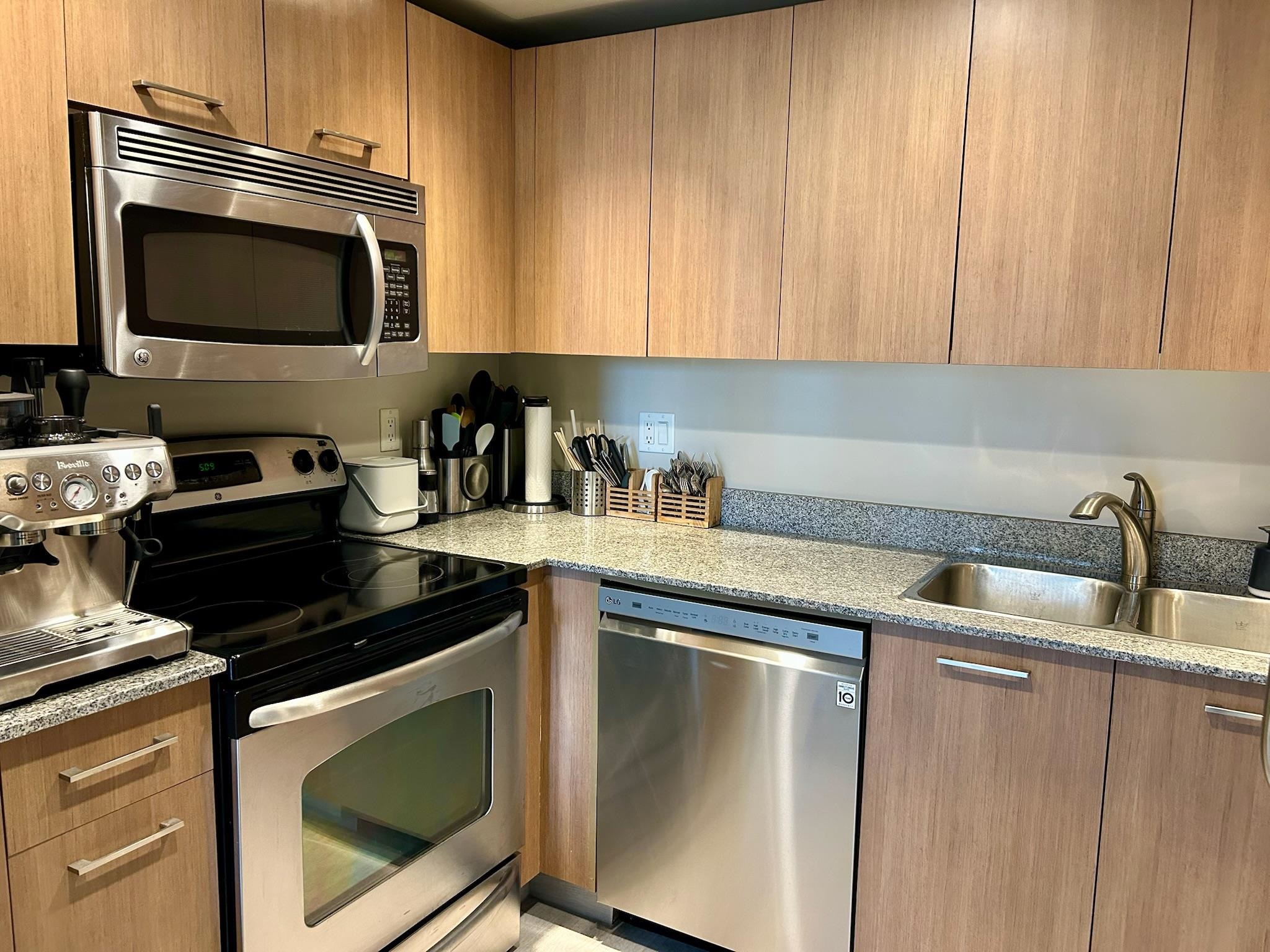 #809 1212 Howe Street - 13