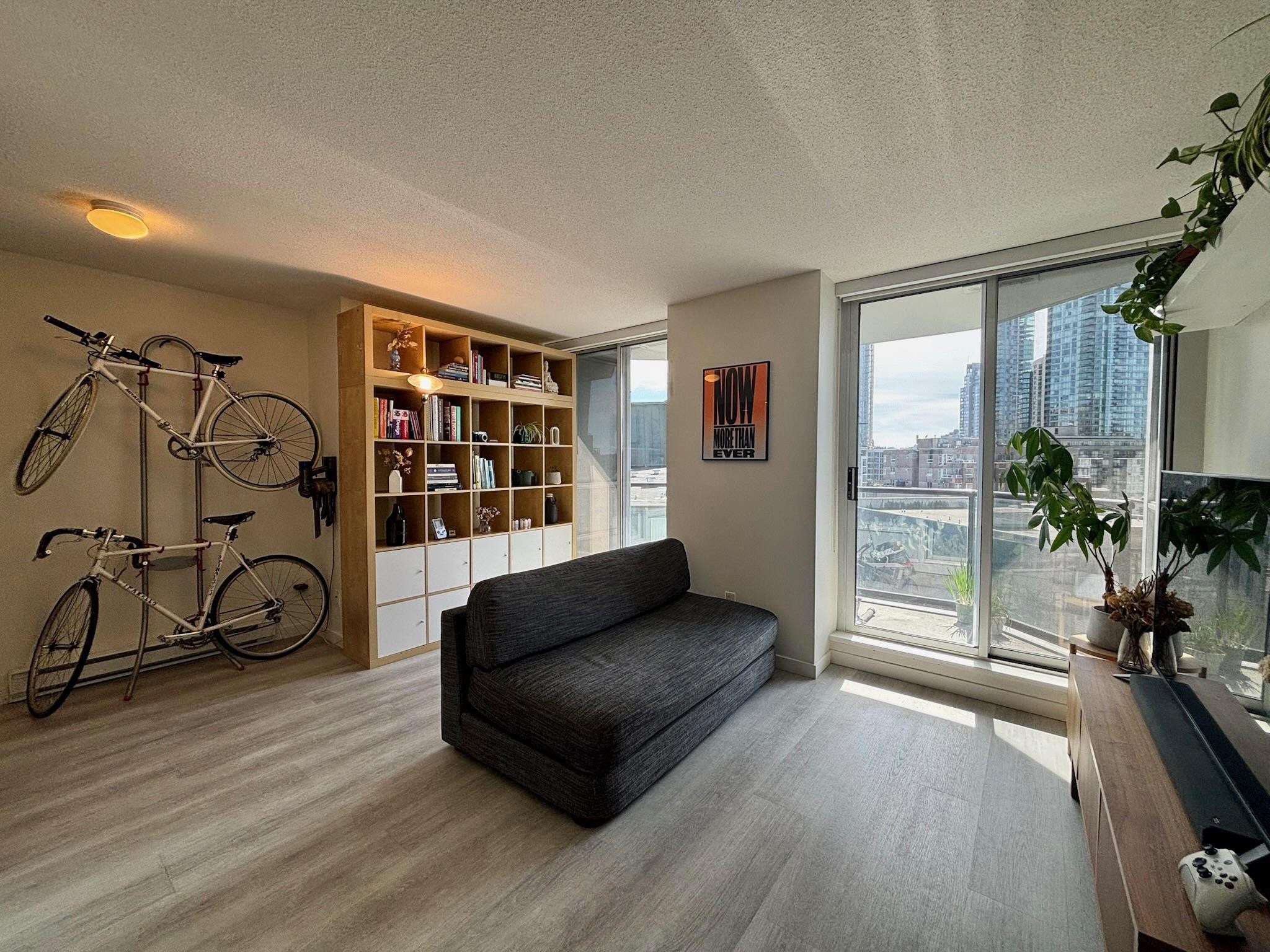 #809 1212 Howe Street - 5