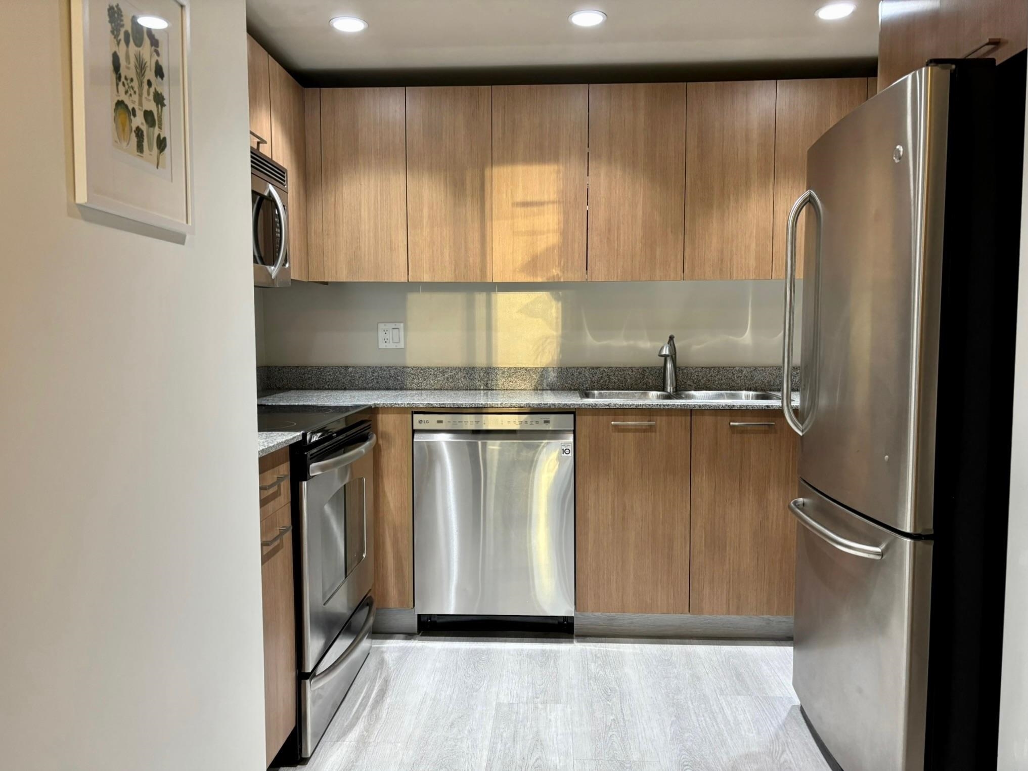 #809 1212 Howe Street - 14