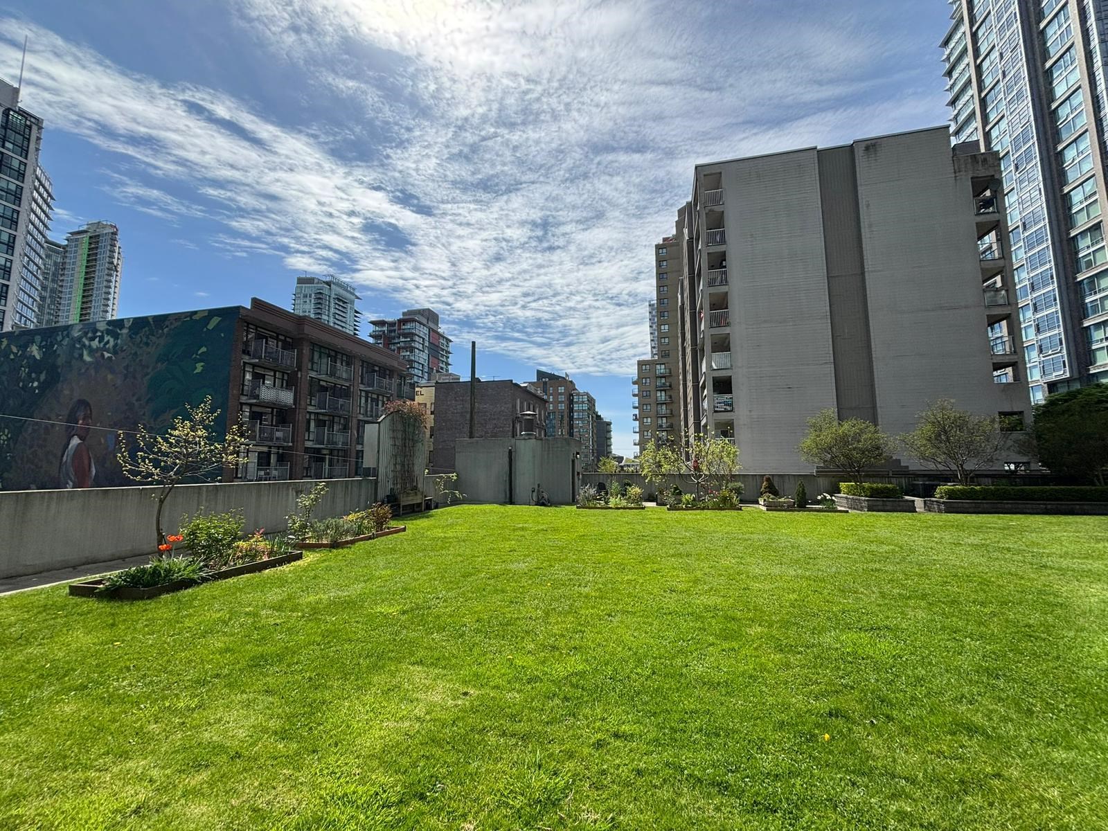 #809 1212 Howe Street - 19