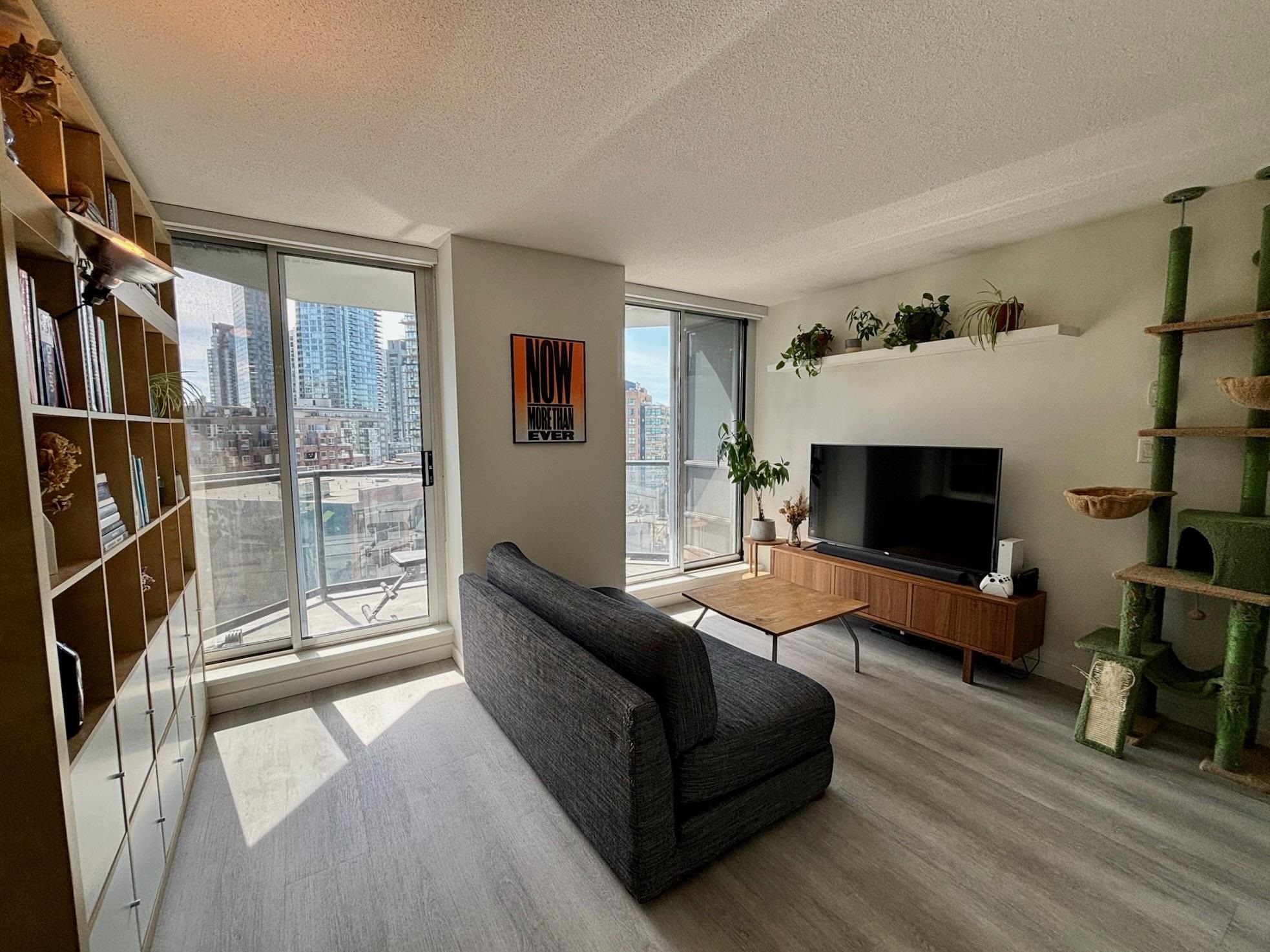 #809 1212 Howe Street - 4
