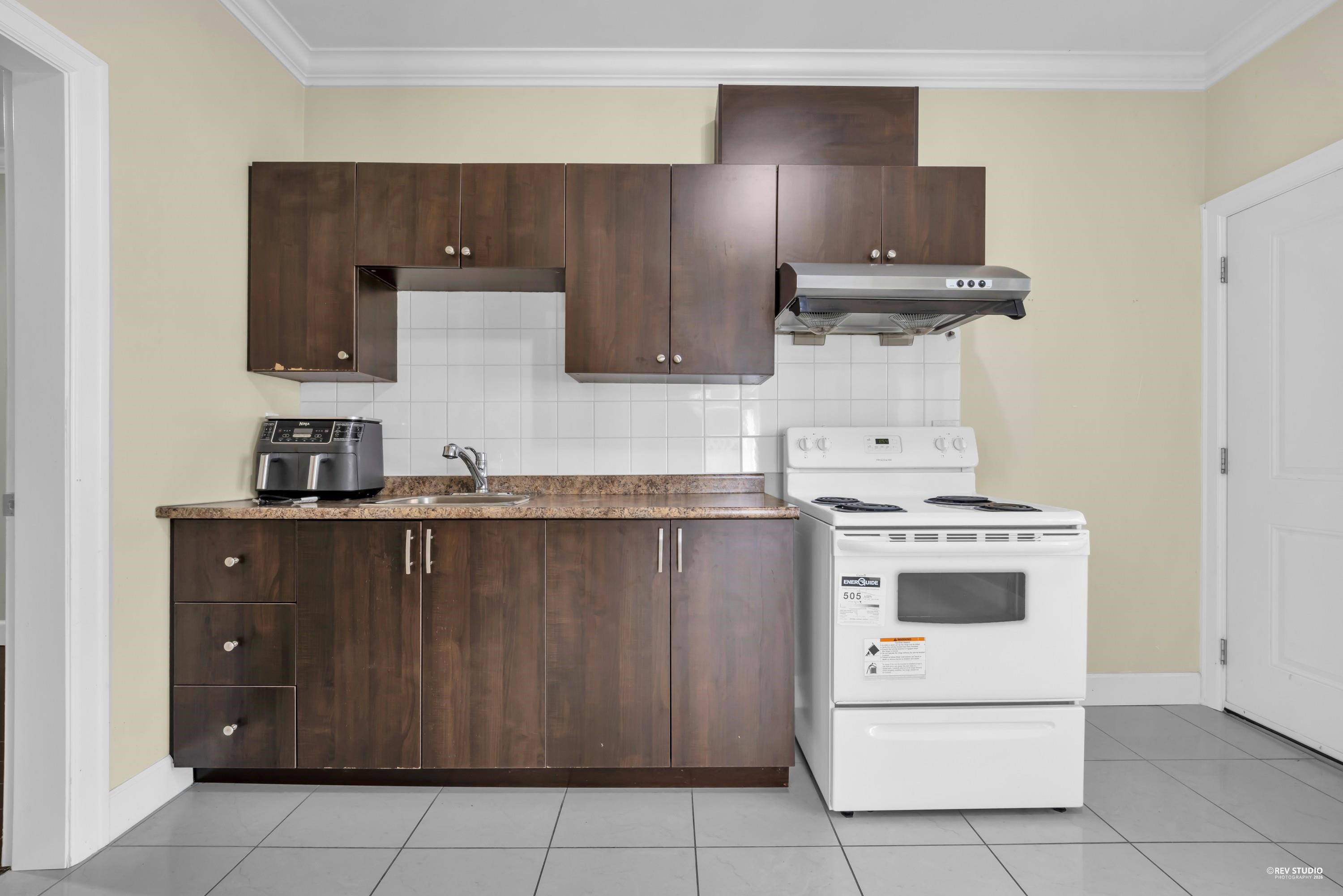 5871 Rumble Street - 24
