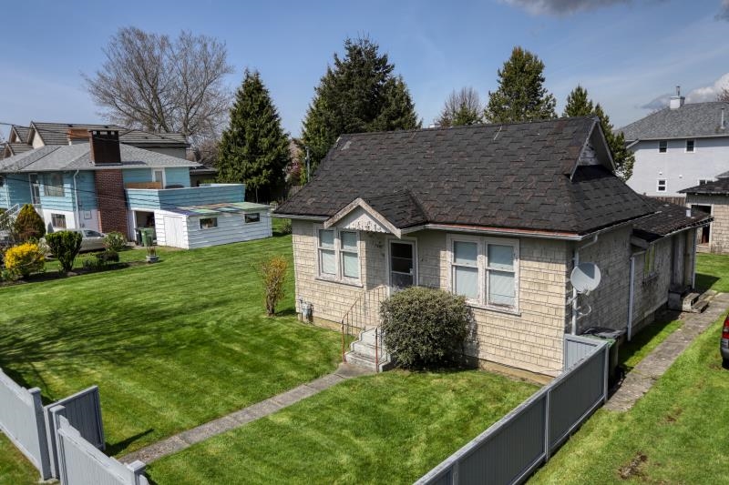 5211 Maple Road - 2