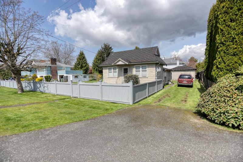 5211 Maple Road - 12