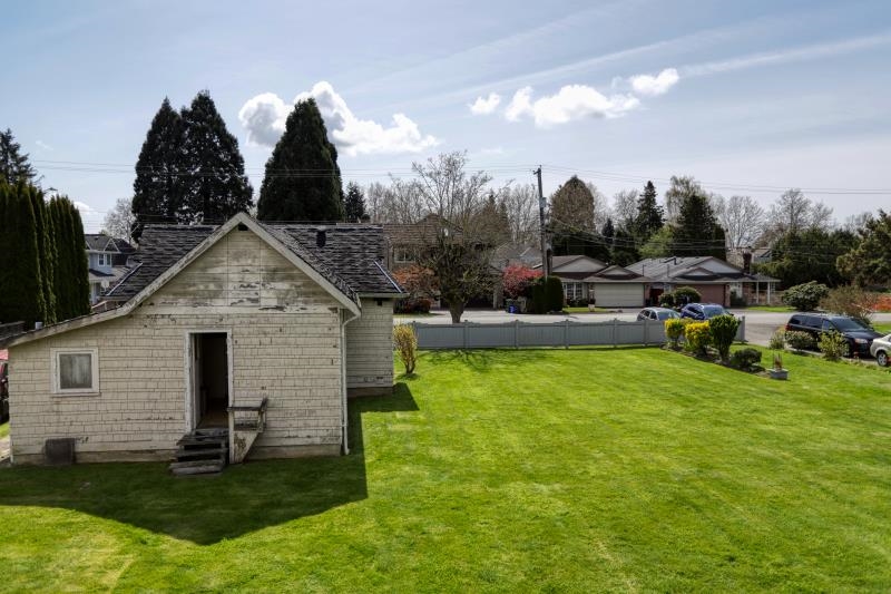 5211 Maple Road - 7