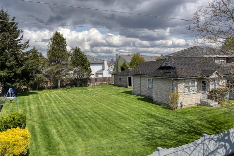 5211 Maple Road - 5