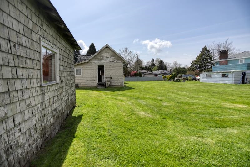 5211 Maple Road - 9