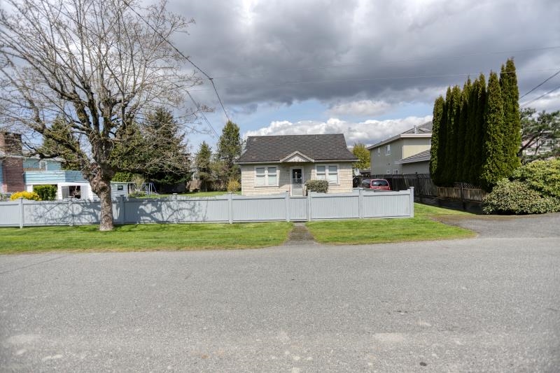 5211 Maple Road - 11