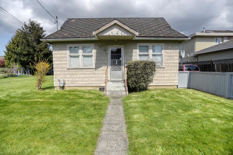 5211 Maple Road - 4