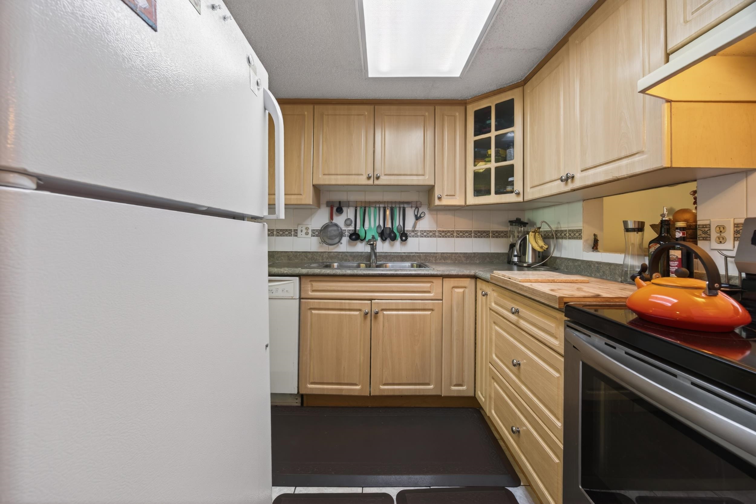 2750 Kingsford Avenue - 12