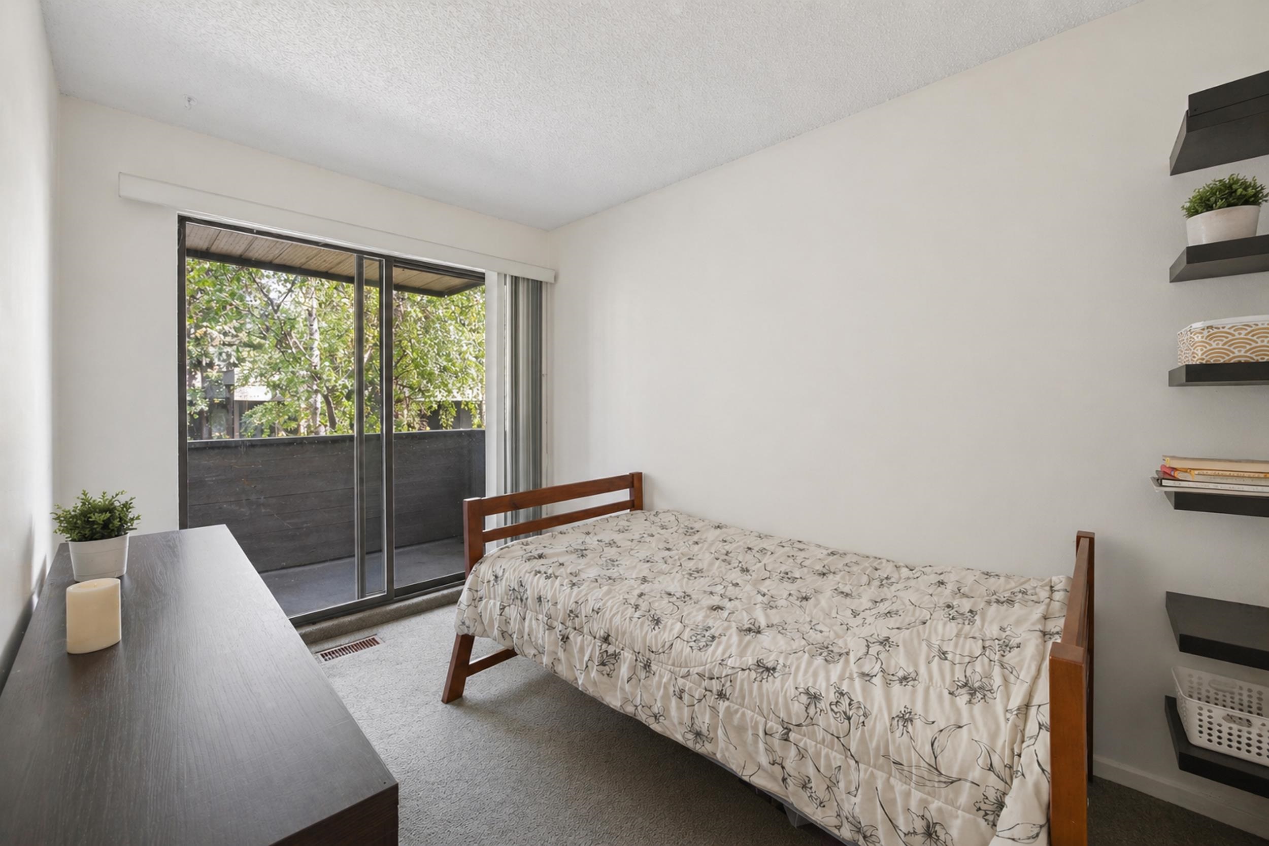 2750 Kingsford Avenue - 24