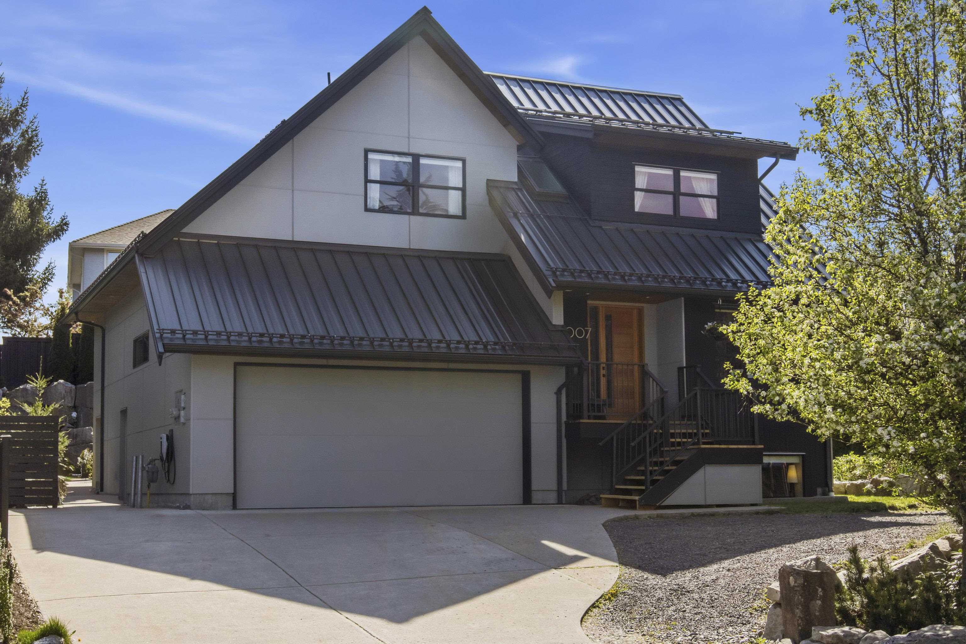 1007 Jay Crescent - 1