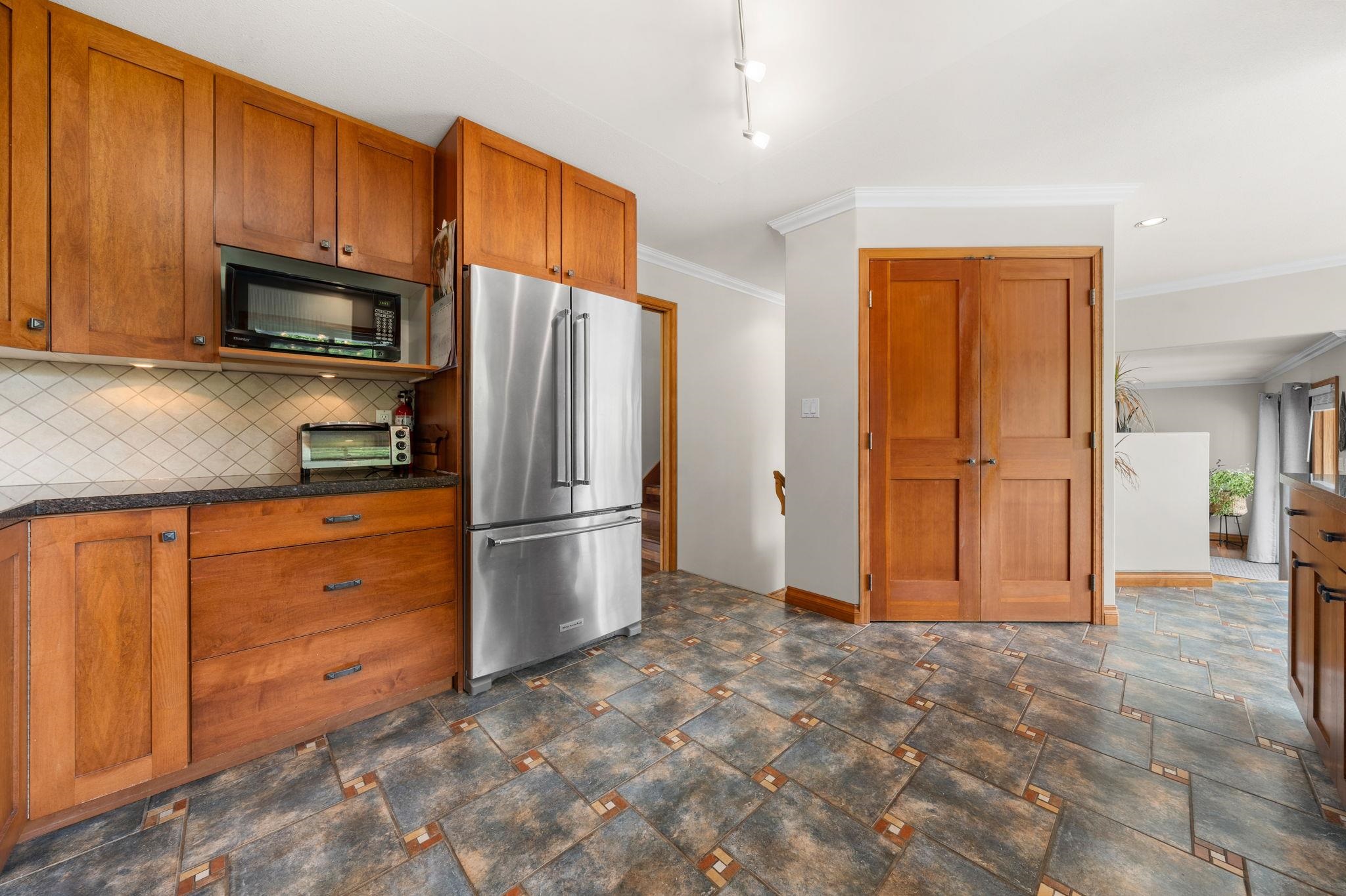 1070 Glacier View Drive - 16