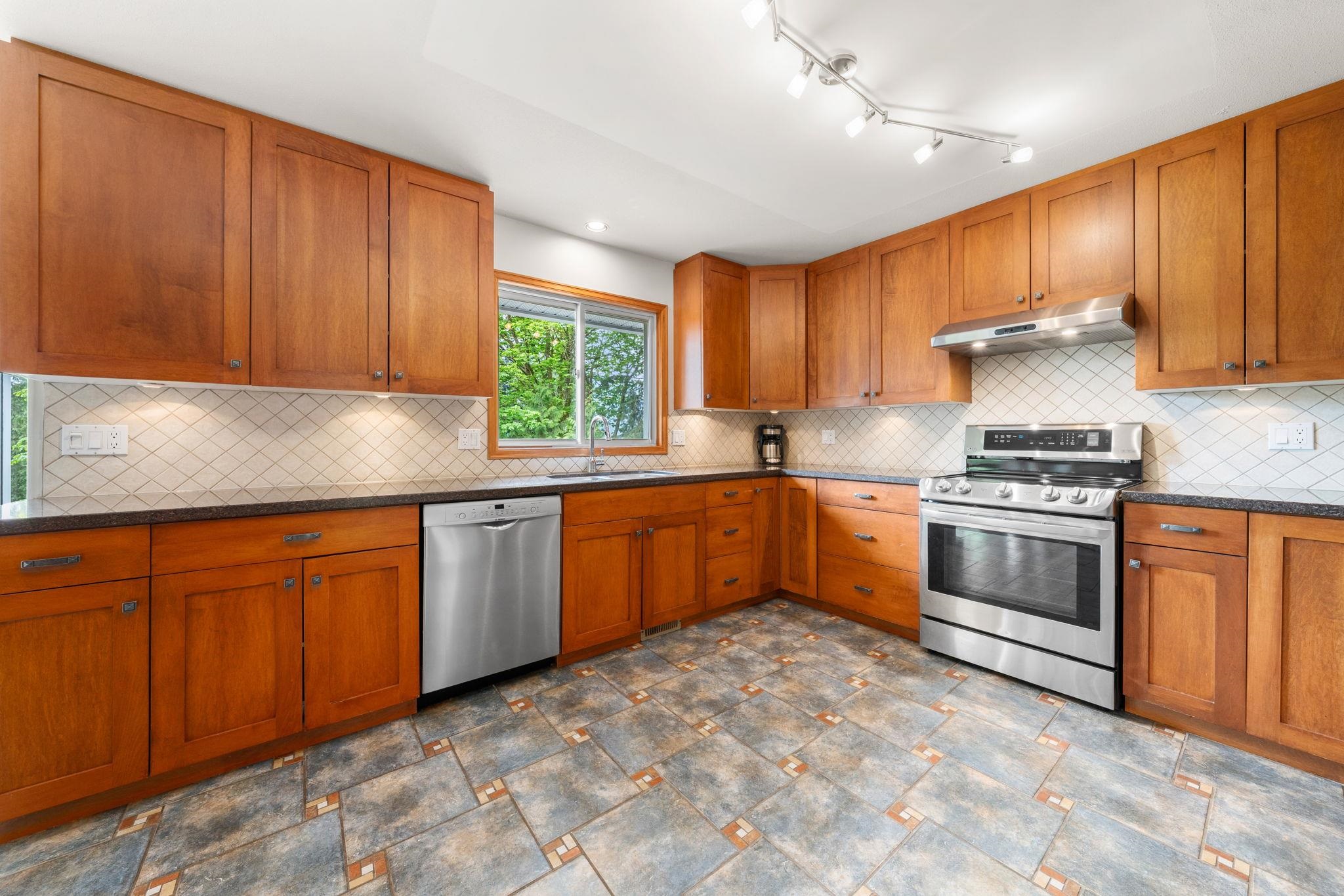 1070 Glacier View Drive - 12