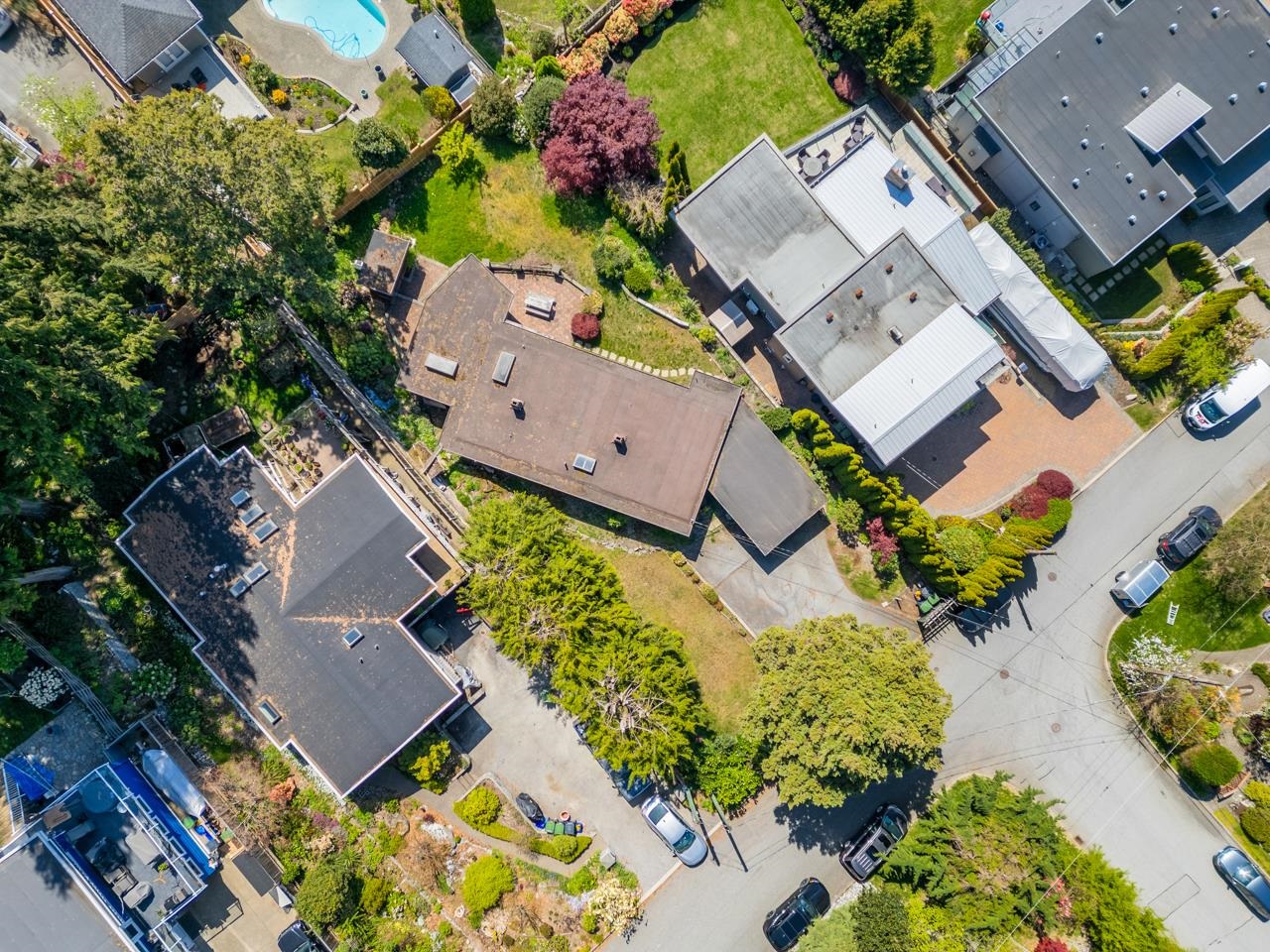 241 W Balmoral Road - 36
