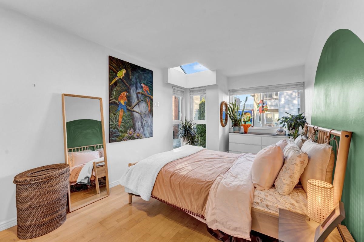 #204 2125 York Avenue - 15