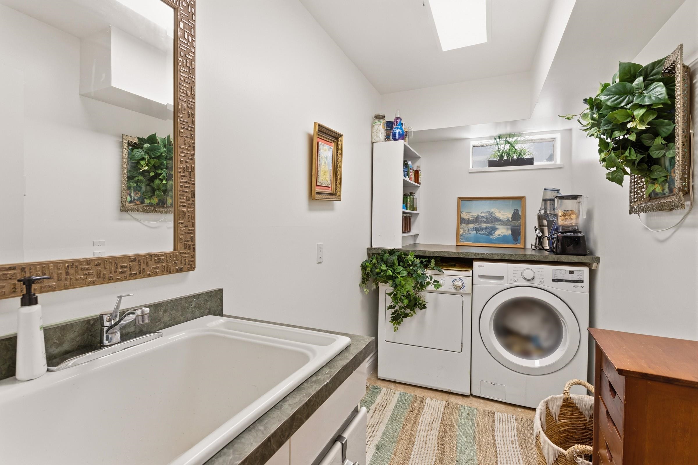 2541 Marine Drive - 12