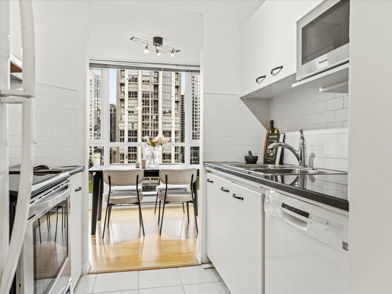 #708 1188 Richards Street - 11