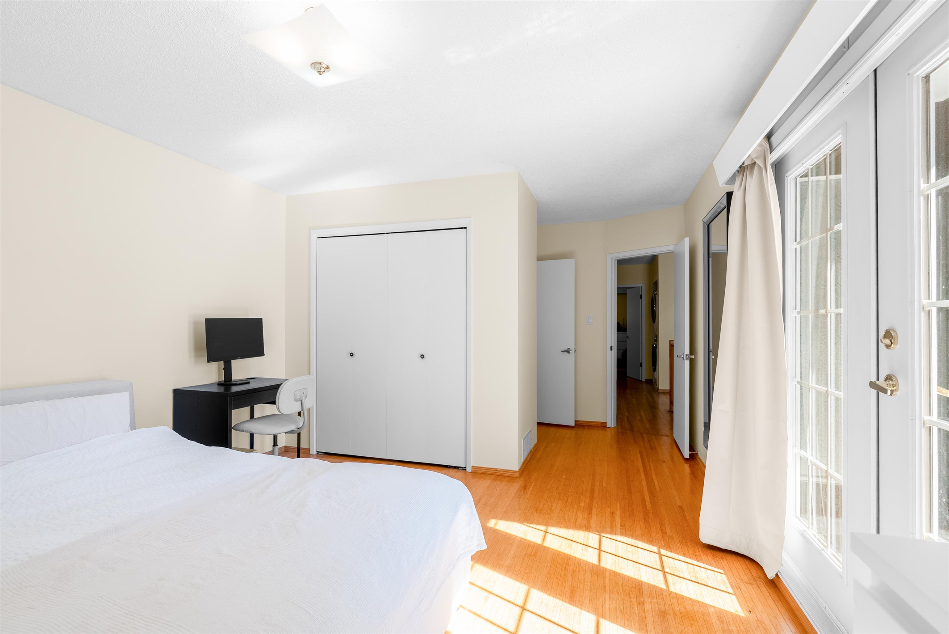 646 E Windsor Road - 12